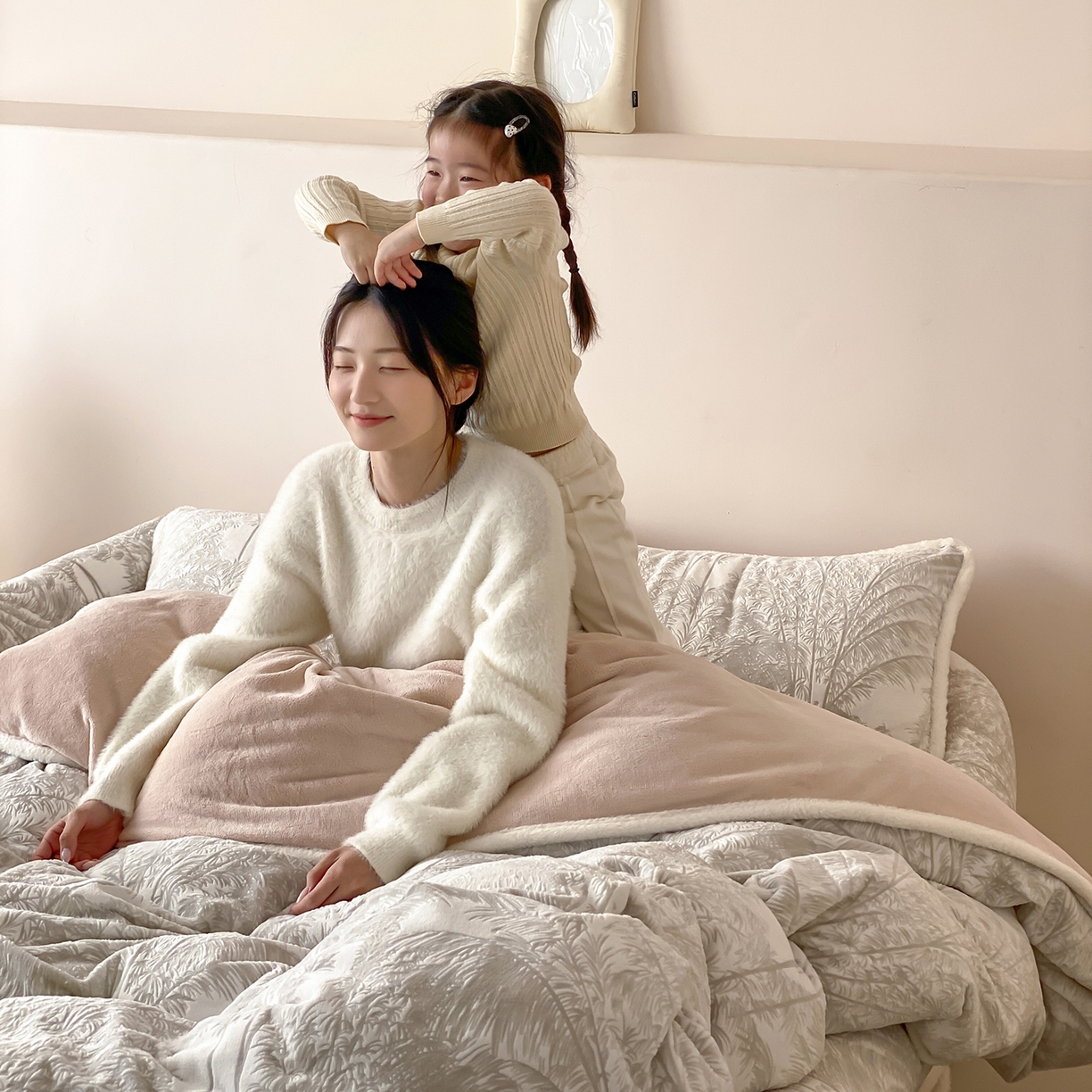 91家纺网 家纺一手货源 找家纺 极简 2026新款人类趴趴窝牛奶绒可拆卸四件套-棉棉云朵 棉棉云朵-米月白