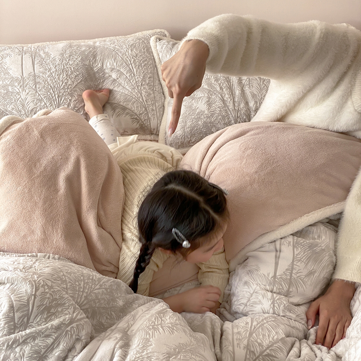 91家纺网 家纺一手货源 找家纺 极简 2026新款人类趴趴窝牛奶绒可拆卸四件套-棉棉云朵 棉棉云朵-米月白