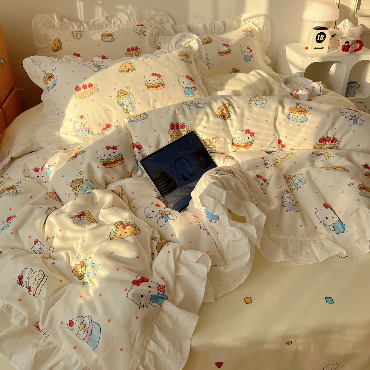 91家纺网 家纺一手货源 找家纺 六巷胡同 2026春夏新款韩系可爱风花边款卡通全棉四件套（第一系列） 花边爱心汉堡喵