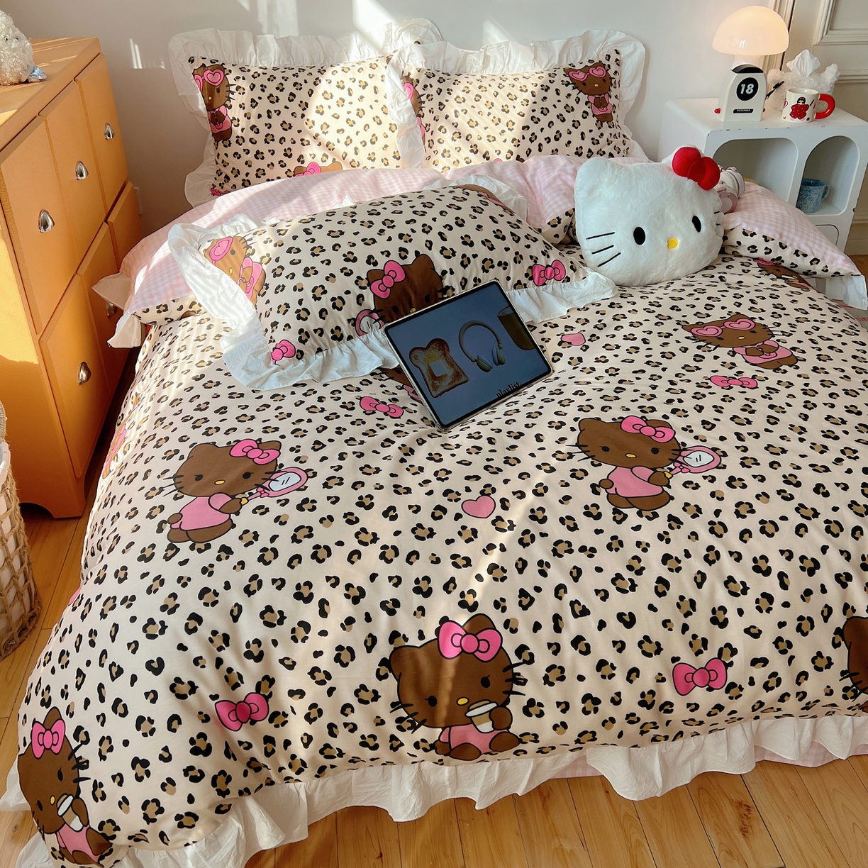 91家纺网 家纺一手货源 找家纺 六巷胡同 2026春夏新款韩系可爱风花边款卡通全棉四件套（第一系列） 花边豹纹黑皮猫