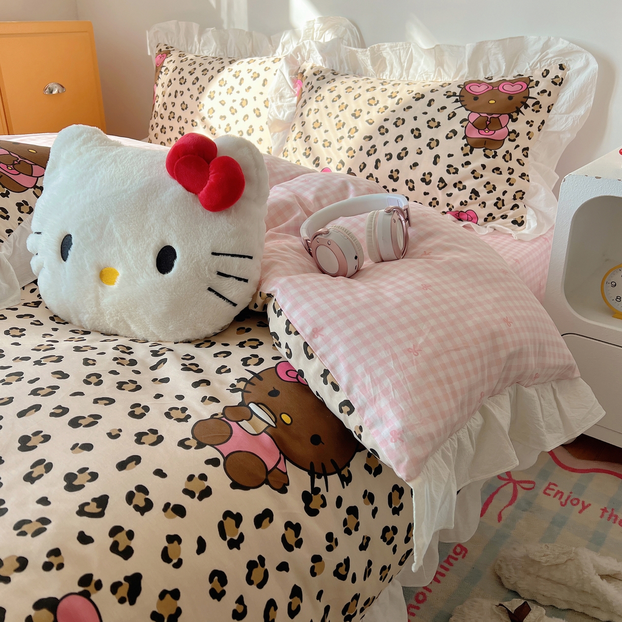 91家纺网 家纺一手货源 找家纺 六巷胡同 2026春夏新款韩系可爱风花边款卡通全棉四件套（第一系列） 花边豹纹黑皮猫