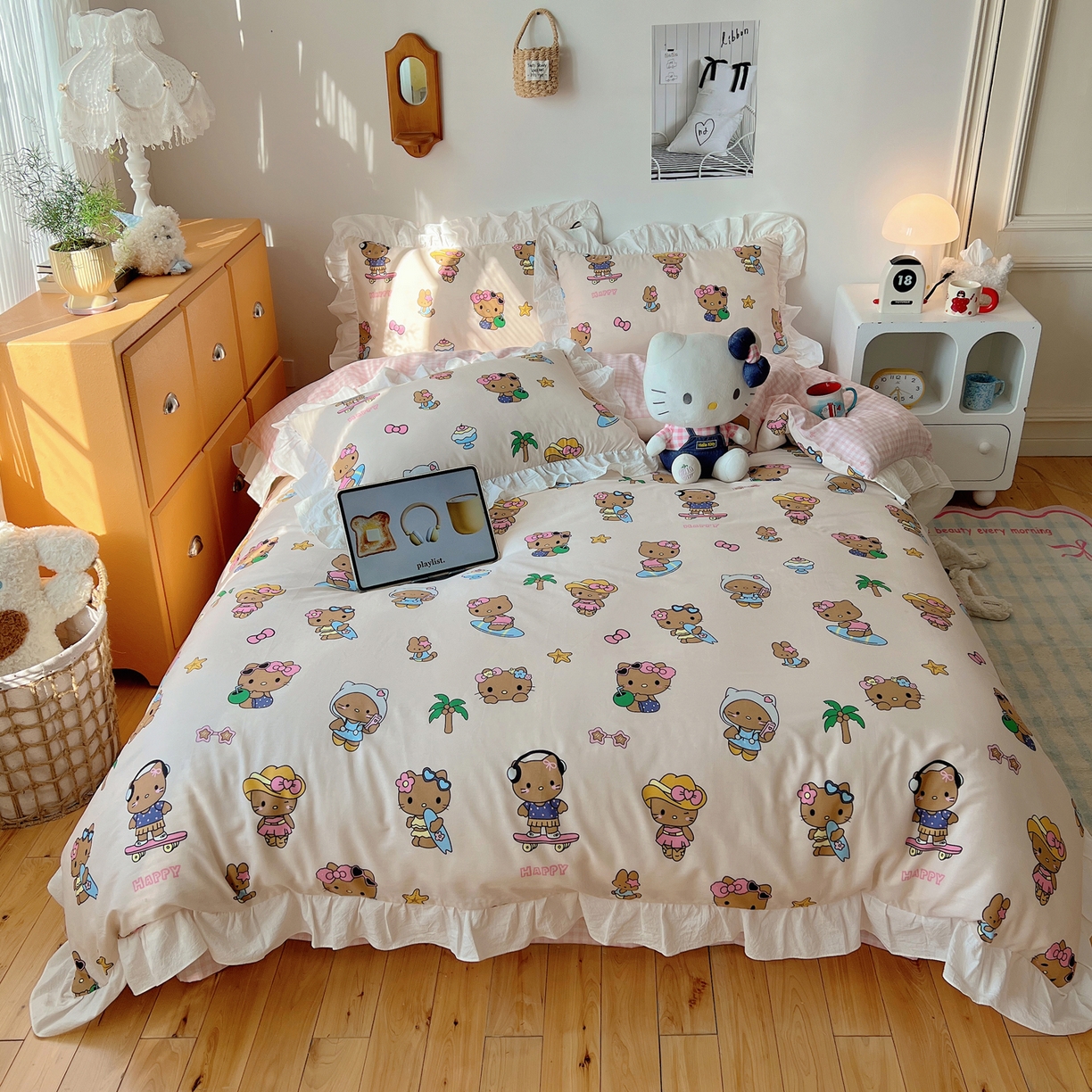 91家纺网 家纺一手货源 找家纺 六巷胡同 2026春夏新款韩系可爱风花边款卡通全棉四件套（第一系列） 花边度假冲浪猫