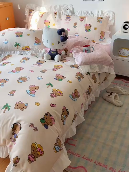 91家纺网 家纺一手货源 找家纺 六巷胡同 2026春夏新款韩系可爱风花边款卡通全棉四件套（第一系列） 花边度假冲浪猫