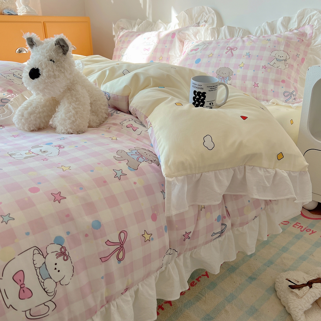 91家纺网 家纺一手货源 找家纺 六巷胡同 2026春夏新款韩系可爱风花边款卡通全棉四件套（第一系列） 花边粉格趣味犬