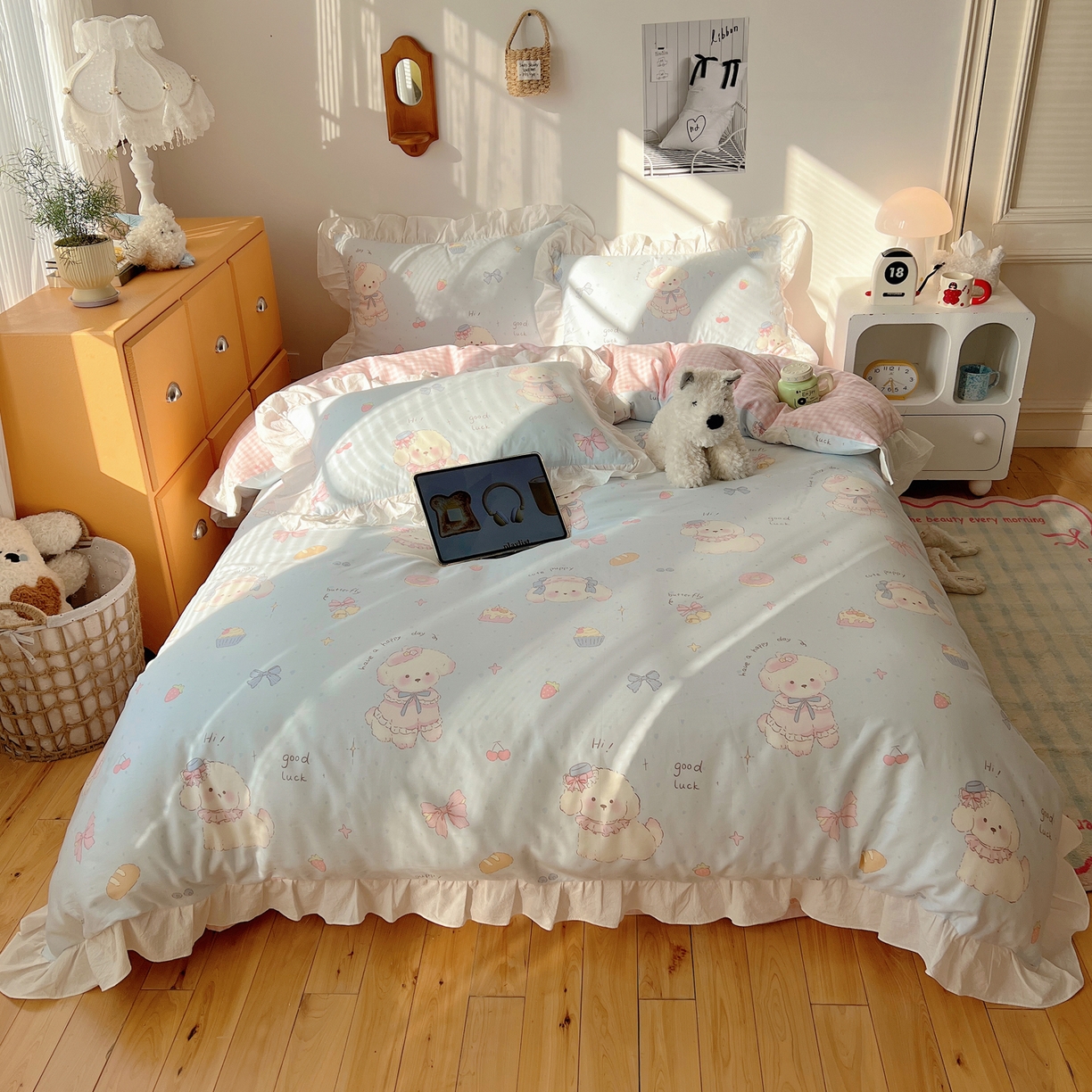 91家纺网 家纺一手货源 找家纺 六巷胡同 2026春夏新款韩系可爱风花边款卡通全棉四件套（第一系列） 花边假日蛋糕犬