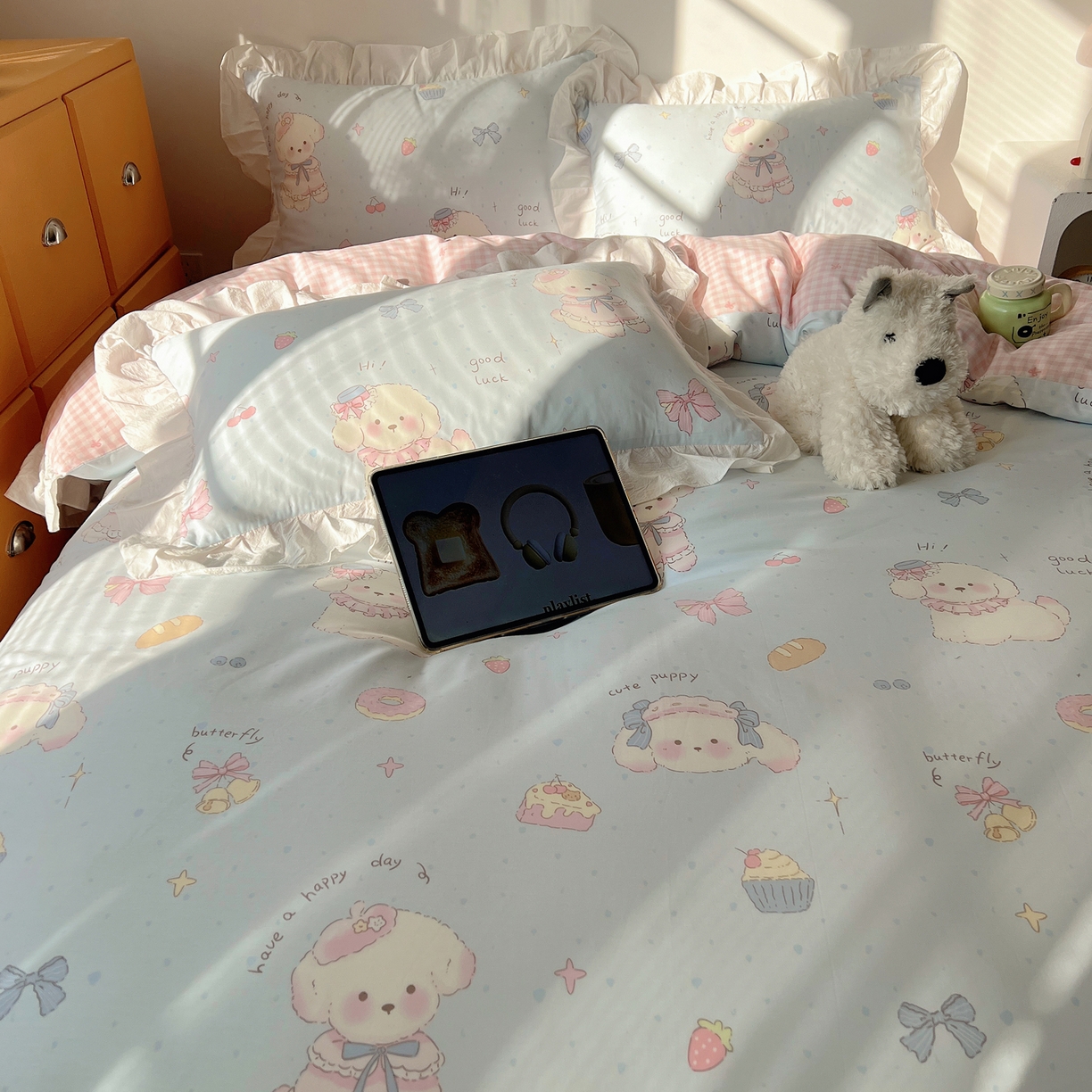 91家纺网 家纺一手货源 找家纺 六巷胡同 2026春夏新款韩系可爱风花边款卡通全棉四件套（第一系列） 花边假日蛋糕犬