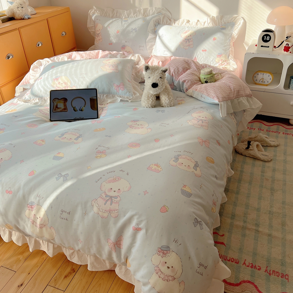 91家纺网 家纺一手货源 找家纺 六巷胡同 2026春夏新款韩系可爱风花边款卡通全棉四件套（第一系列） 花边假日蛋糕犬