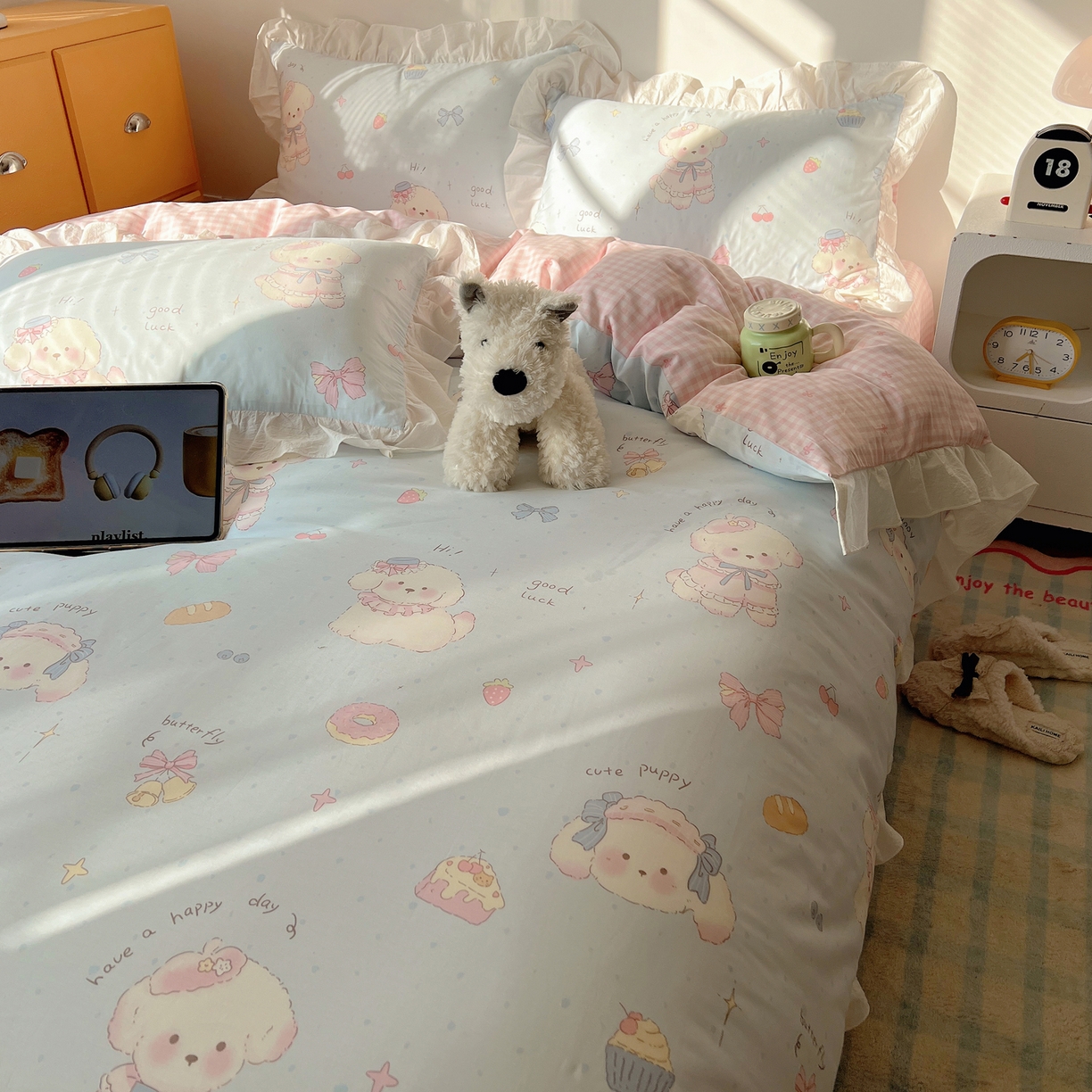 91家纺网 家纺一手货源 找家纺 六巷胡同 2026春夏新款韩系可爱风花边款卡通全棉四件套（第一系列） 花边假日蛋糕犬