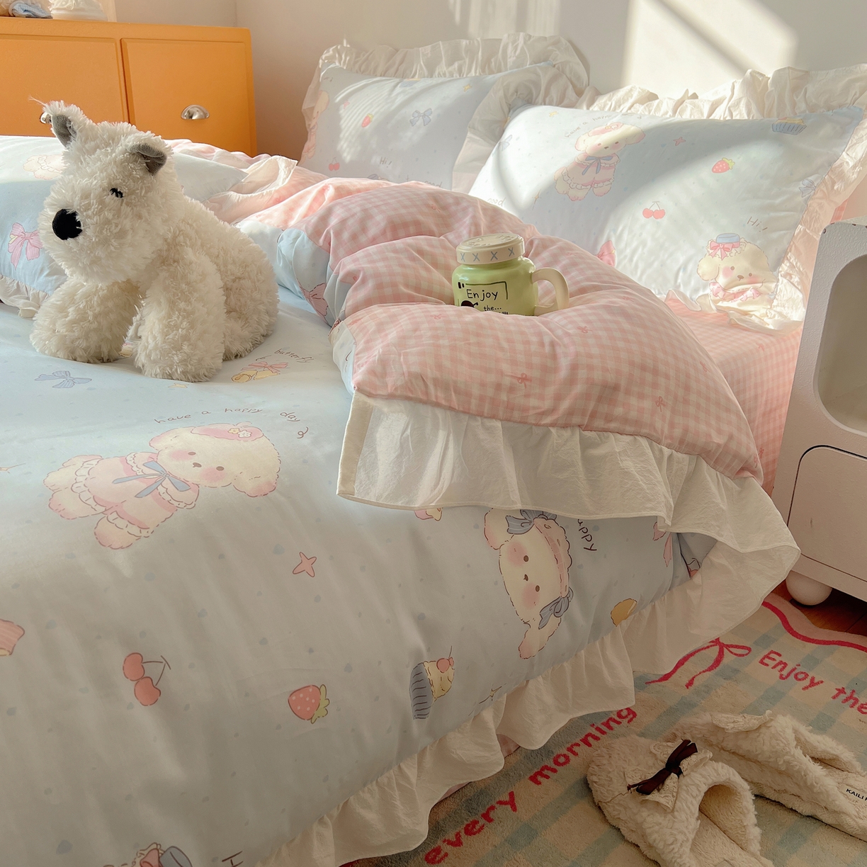 91家纺网 家纺一手货源 找家纺 六巷胡同 2026春夏新款韩系可爱风花边款卡通全棉四件套（第一系列） 花边假日蛋糕犬