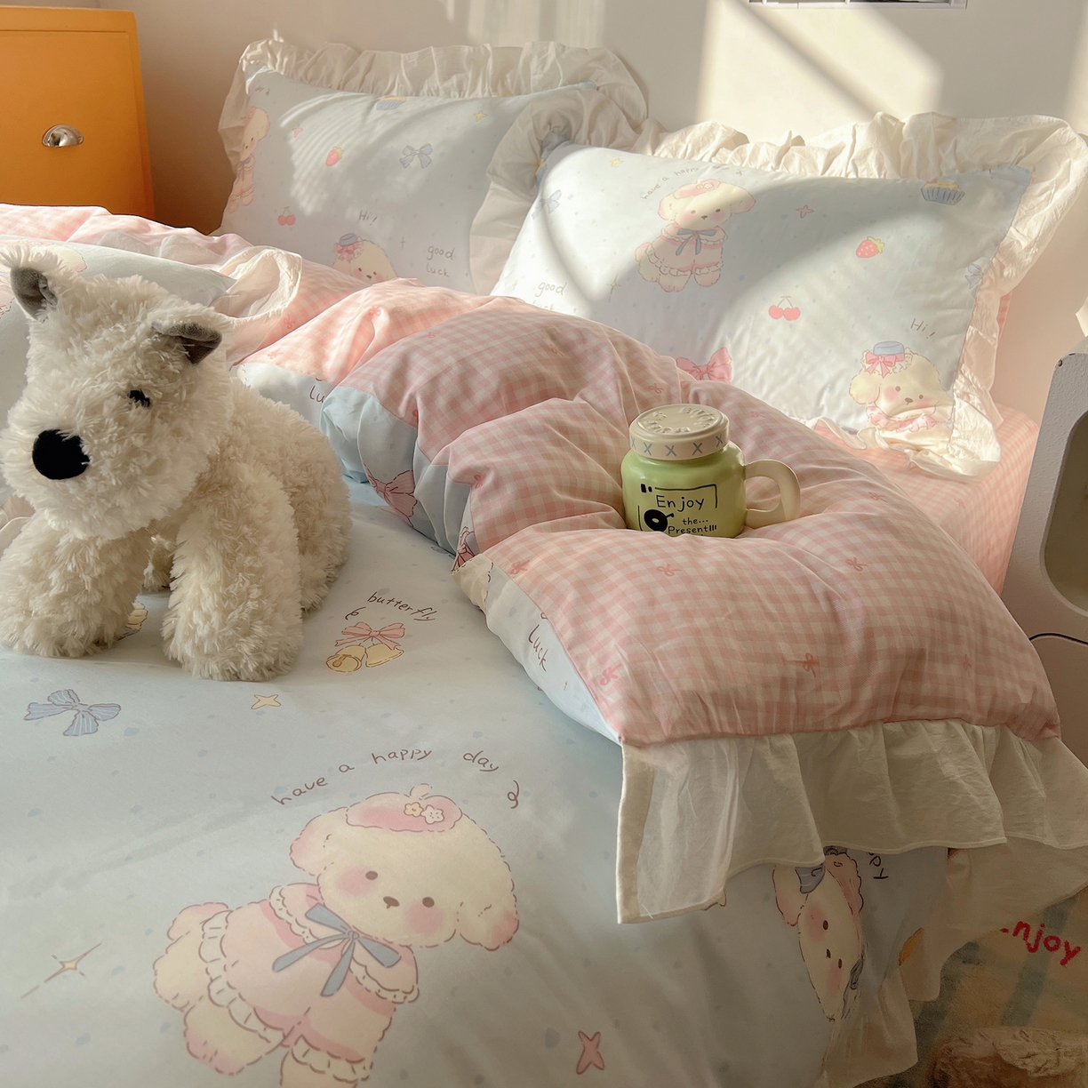 91家纺网 家纺一手货源 找家纺 六巷胡同 2026春夏新款韩系可爱风花边款卡通全棉四件套（第一系列） 花边假日蛋糕犬