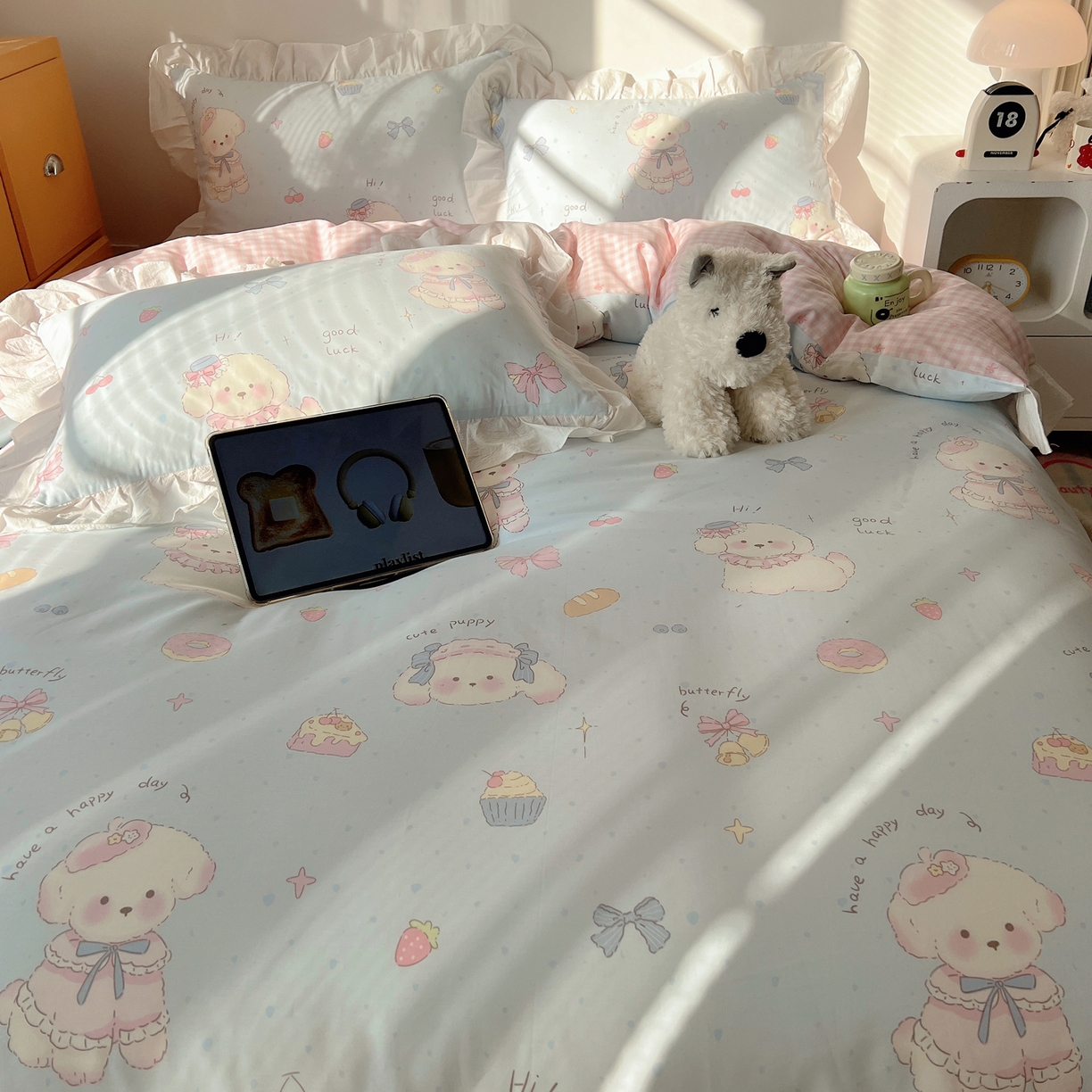 91家纺网 家纺一手货源 找家纺 六巷胡同 2026春夏新款韩系可爱风花边款卡通全棉四件套（第一系列） 花边假日蛋糕犬