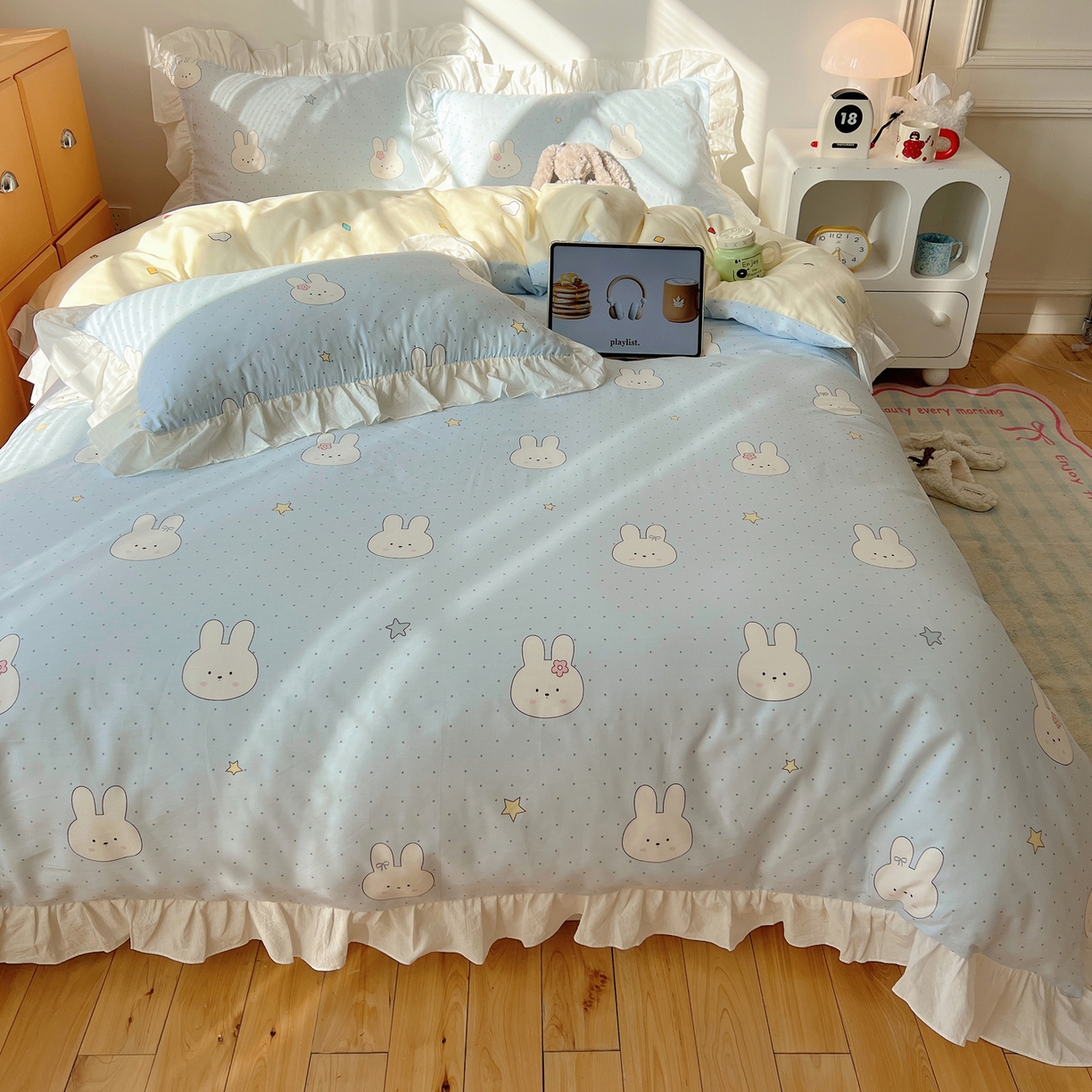 91家纺网 家纺一手货源 找家纺 六巷胡同 2026春夏新款韩系可爱风花边款卡通全棉四件套（第一系列） 花边蓝调波点兔