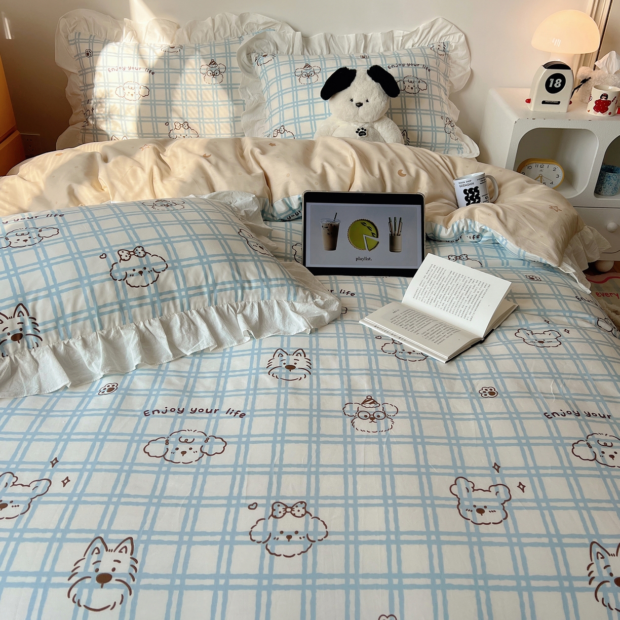 91家纺网 家纺一手货源 找家纺 六巷胡同 2026春夏新款韩系可爱风花边款卡通全棉四件套（第一系列） 花边蓝格美拉犬