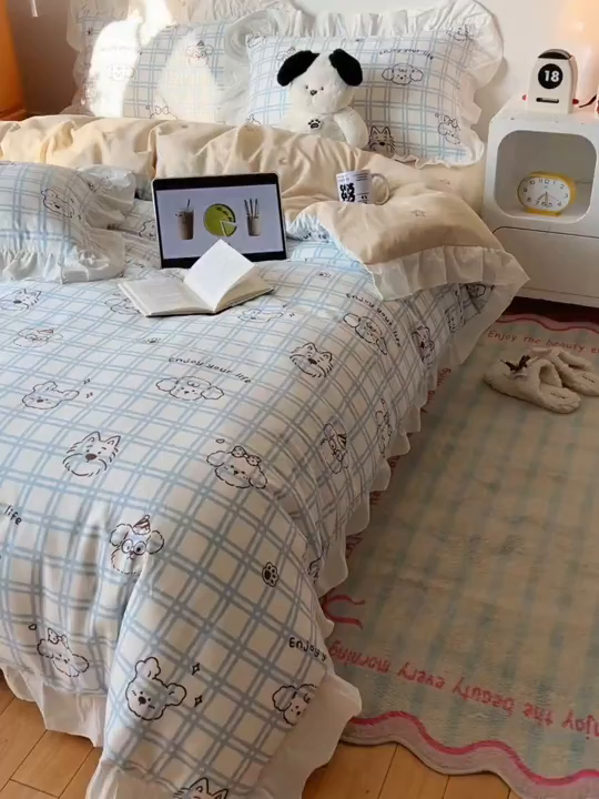 91家纺网 家纺一手货源 找家纺 六巷胡同 2026春夏新款韩系可爱风花边款卡通全棉四件套（第一系列） 花边蓝格美拉犬