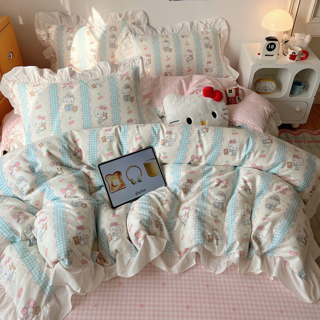 91家纺网 家纺一手货源 找家纺 六巷胡同 2026春夏新款韩系可爱风花边款卡通全棉四件套（第一系列） 花边萝莉樱桃猫