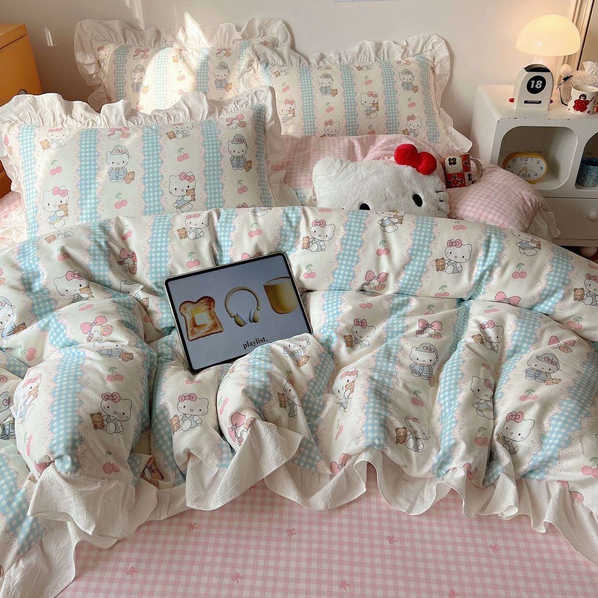 91家纺网 家纺一手货源 找家纺 六巷胡同 2026春夏新款韩系可爱风花边款卡通全棉四件套（第一系列） 花边萝莉樱桃猫