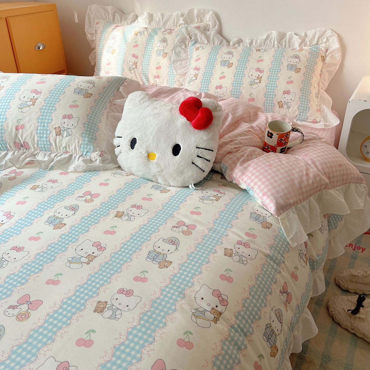 91家纺网 家纺一手货源 找家纺 六巷胡同 2026春夏新款韩系可爱风花边款卡通全棉四件套（第一系列） 花边萝莉樱桃猫