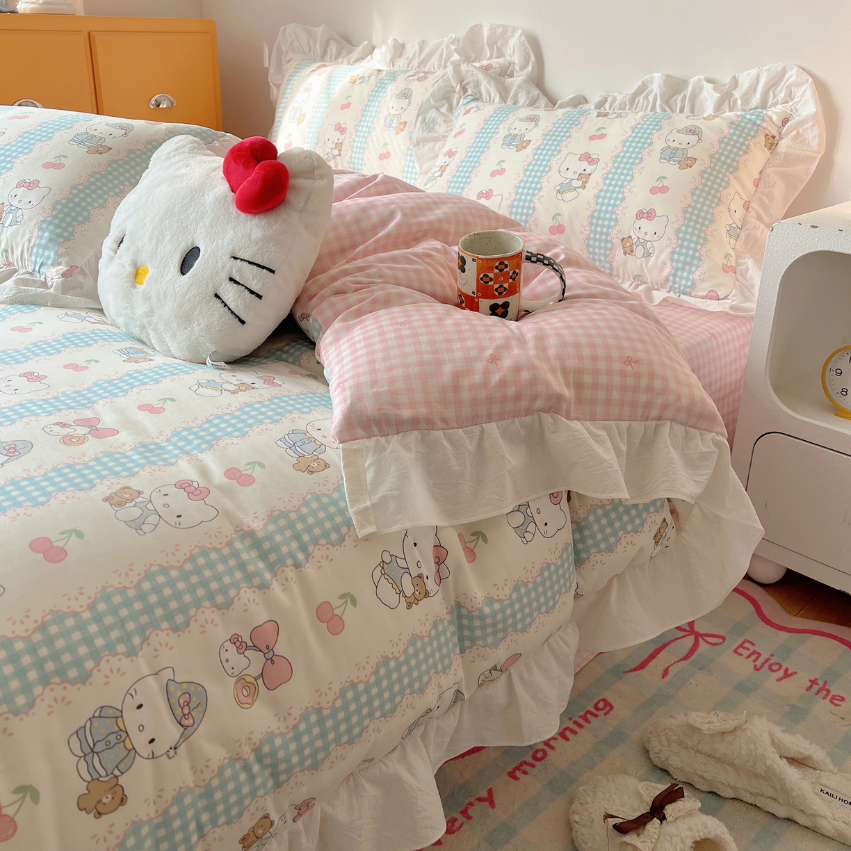 91家纺网 家纺一手货源 找家纺 六巷胡同 2026春夏新款韩系可爱风花边款卡通全棉四件套（第一系列） 花边萝莉樱桃猫