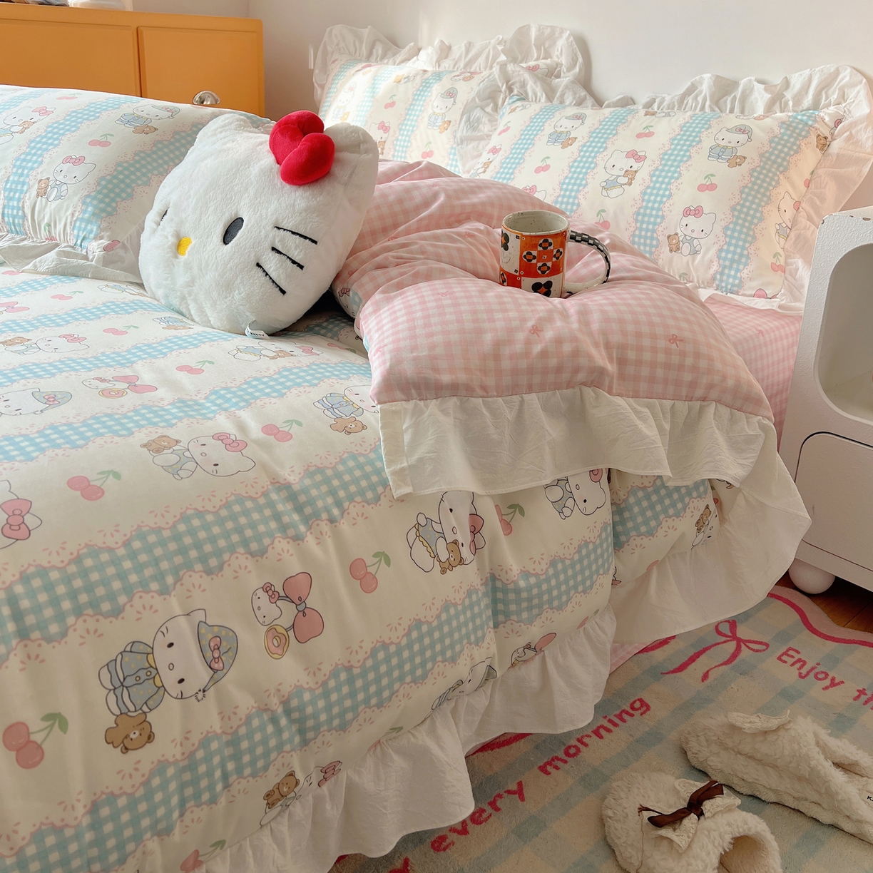 91家纺网 家纺一手货源 找家纺 六巷胡同 2026春夏新款韩系可爱风花边款卡通全棉四件套（第一系列） 花边萝莉樱桃猫