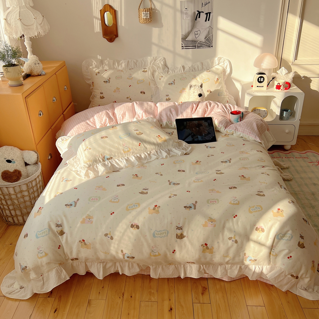 91家纺网 家纺一手货源 找家纺 六巷胡同 2026春夏新款韩系可爱风花边款卡通全棉四件套（第一系列） 花边汪星人派对