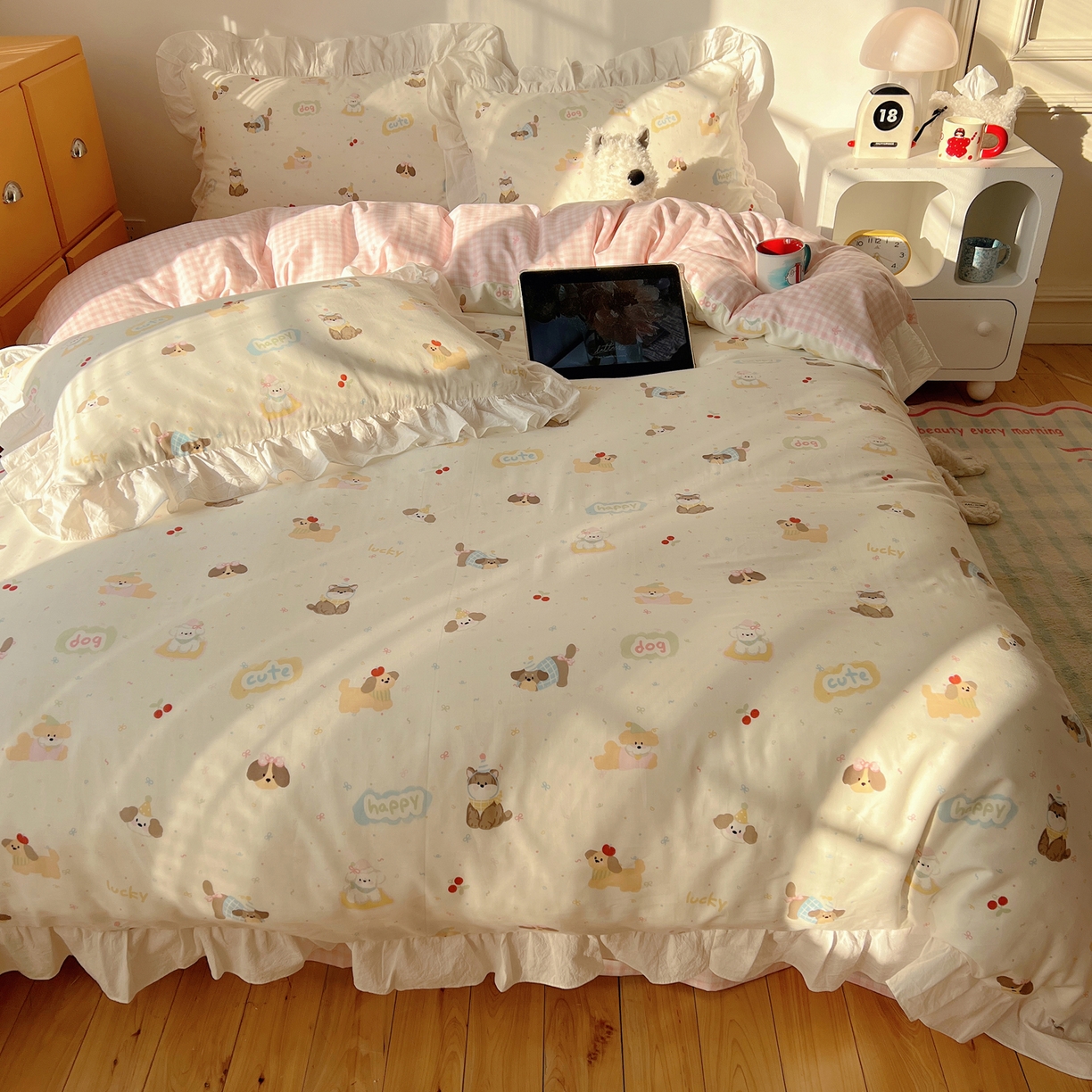 91家纺网 家纺一手货源 找家纺 六巷胡同 2026春夏新款韩系可爱风花边款卡通全棉四件套（第一系列） 花边汪星人派对