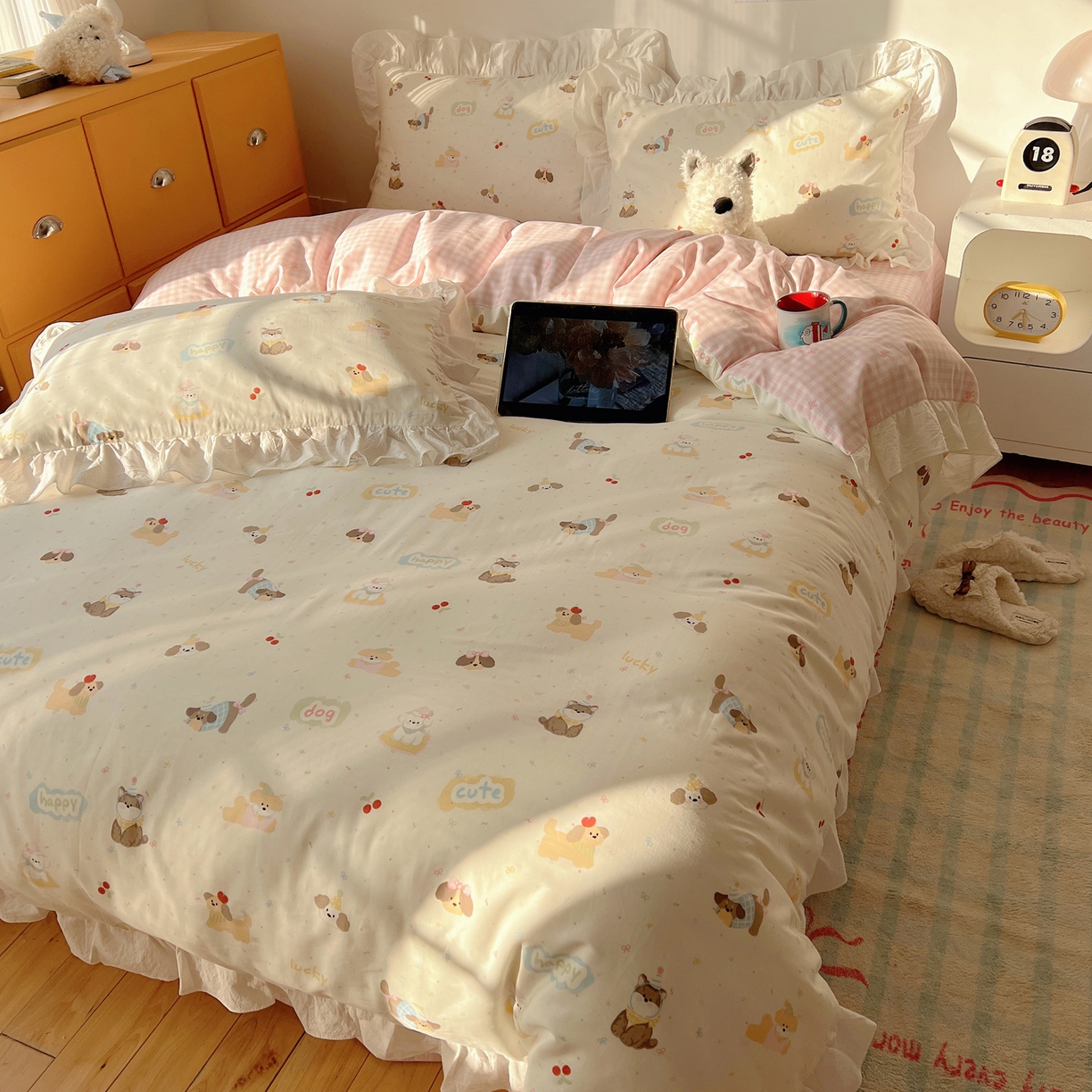 91家纺网 家纺一手货源 找家纺 六巷胡同 2026春夏新款韩系可爱风花边款卡通全棉四件套（第一系列） 花边汪星人派对