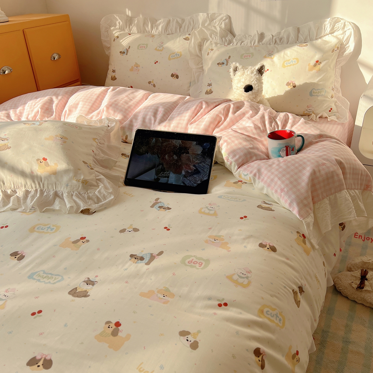 91家纺网 家纺一手货源 找家纺 六巷胡同 2026春夏新款韩系可爱风花边款卡通全棉四件套（第一系列） 花边汪星人派对