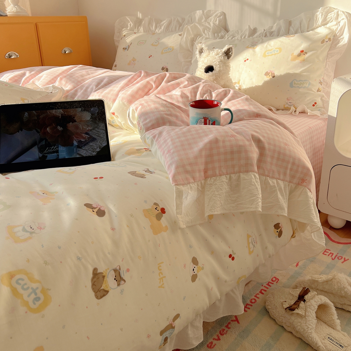 91家纺网 家纺一手货源 找家纺 六巷胡同 2026春夏新款韩系可爱风花边款卡通全棉四件套（第一系列） 花边汪星人派对