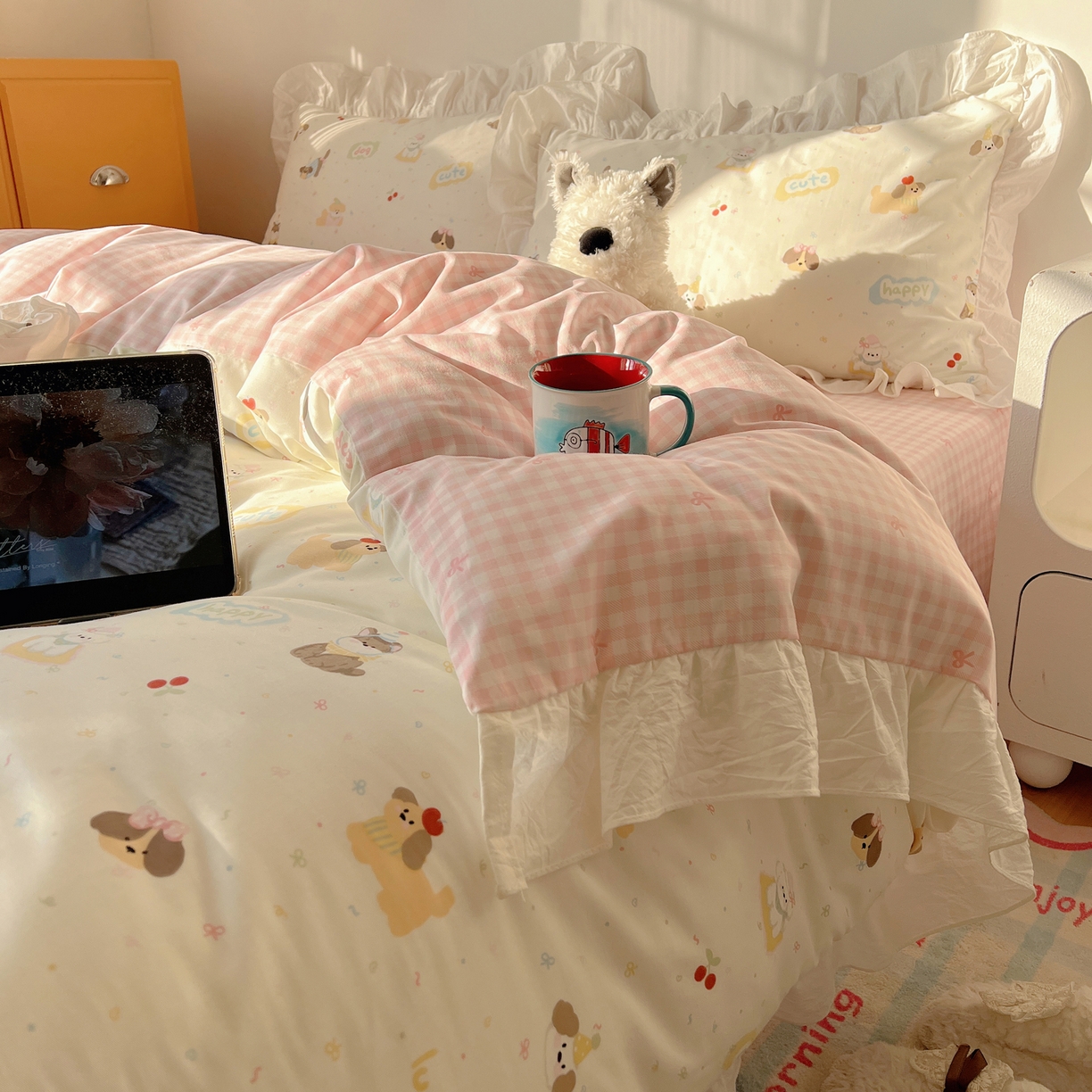 91家纺网 家纺一手货源 找家纺 六巷胡同 2026春夏新款韩系可爱风花边款卡通全棉四件套（第一系列） 花边汪星人派对