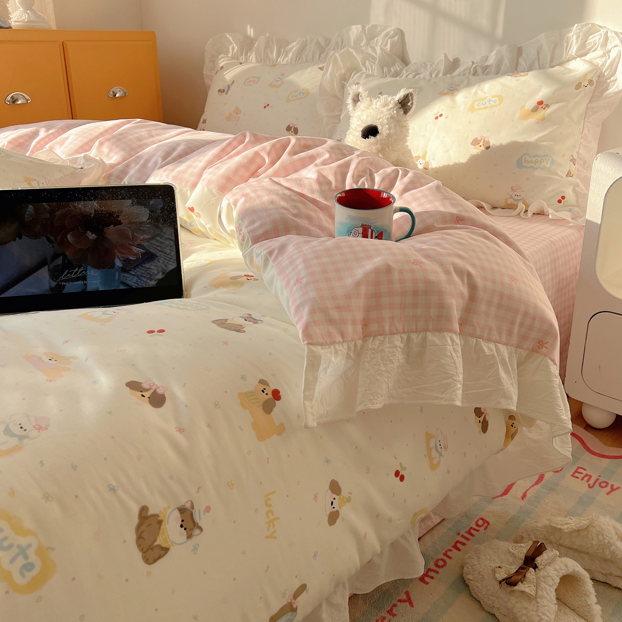 91家纺网 家纺一手货源 找家纺 六巷胡同 2026春夏新款韩系可爱风花边款卡通全棉四件套（第一系列） 花边汪星人派对