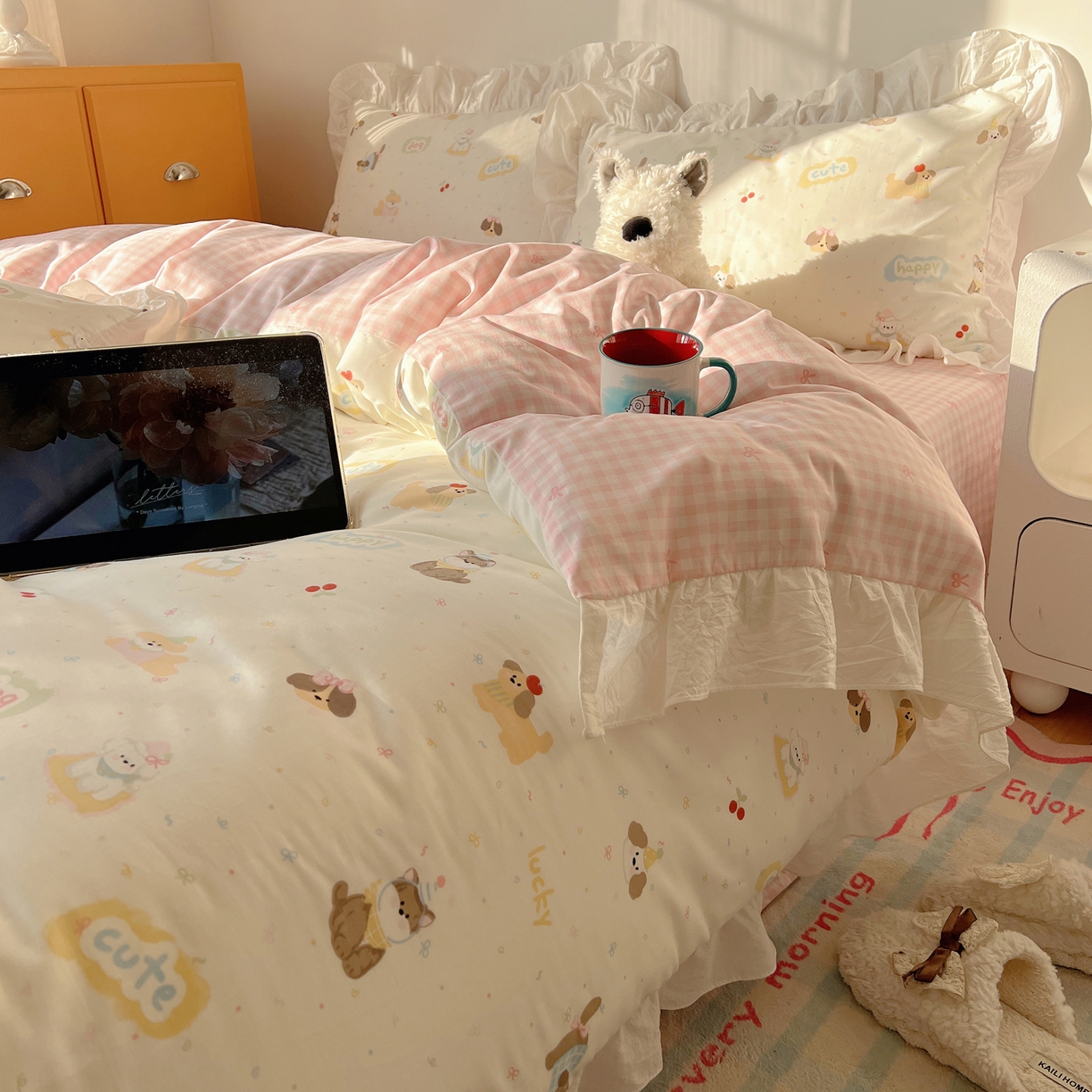 91家纺网 家纺一手货源 找家纺 六巷胡同 2026春夏新款韩系可爱风花边款卡通全棉四件套（第一系列） 花边汪星人派对