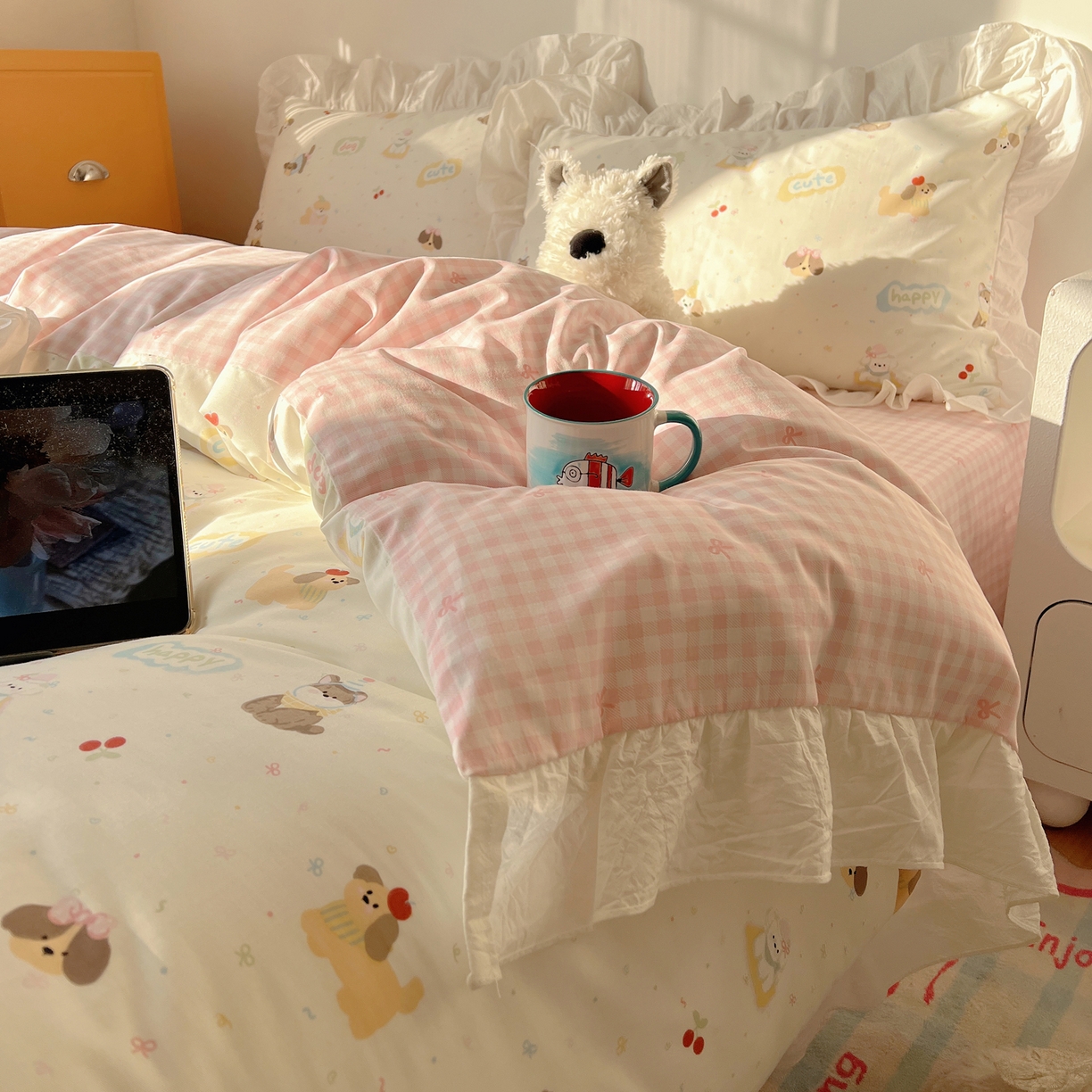 91家纺网 家纺一手货源 找家纺 六巷胡同 2026春夏新款韩系可爱风花边款卡通全棉四件套（第一系列） 花边汪星人派对