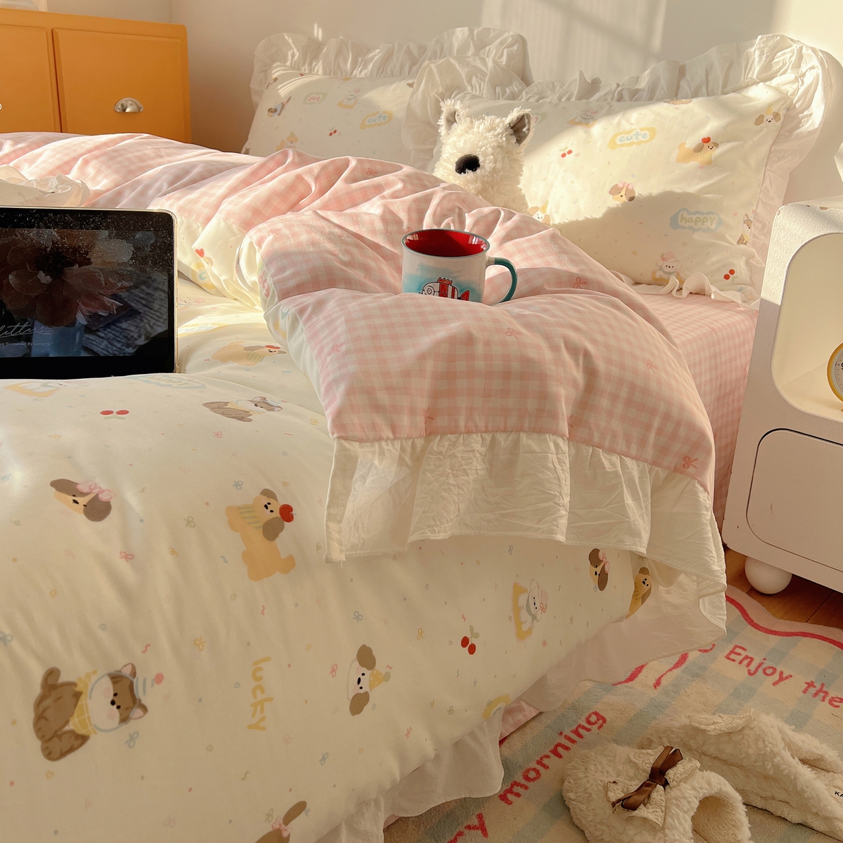 91家纺网 家纺一手货源 找家纺 六巷胡同 2026春夏新款韩系可爱风花边款卡通全棉四件套（第一系列） 花边汪星人派对