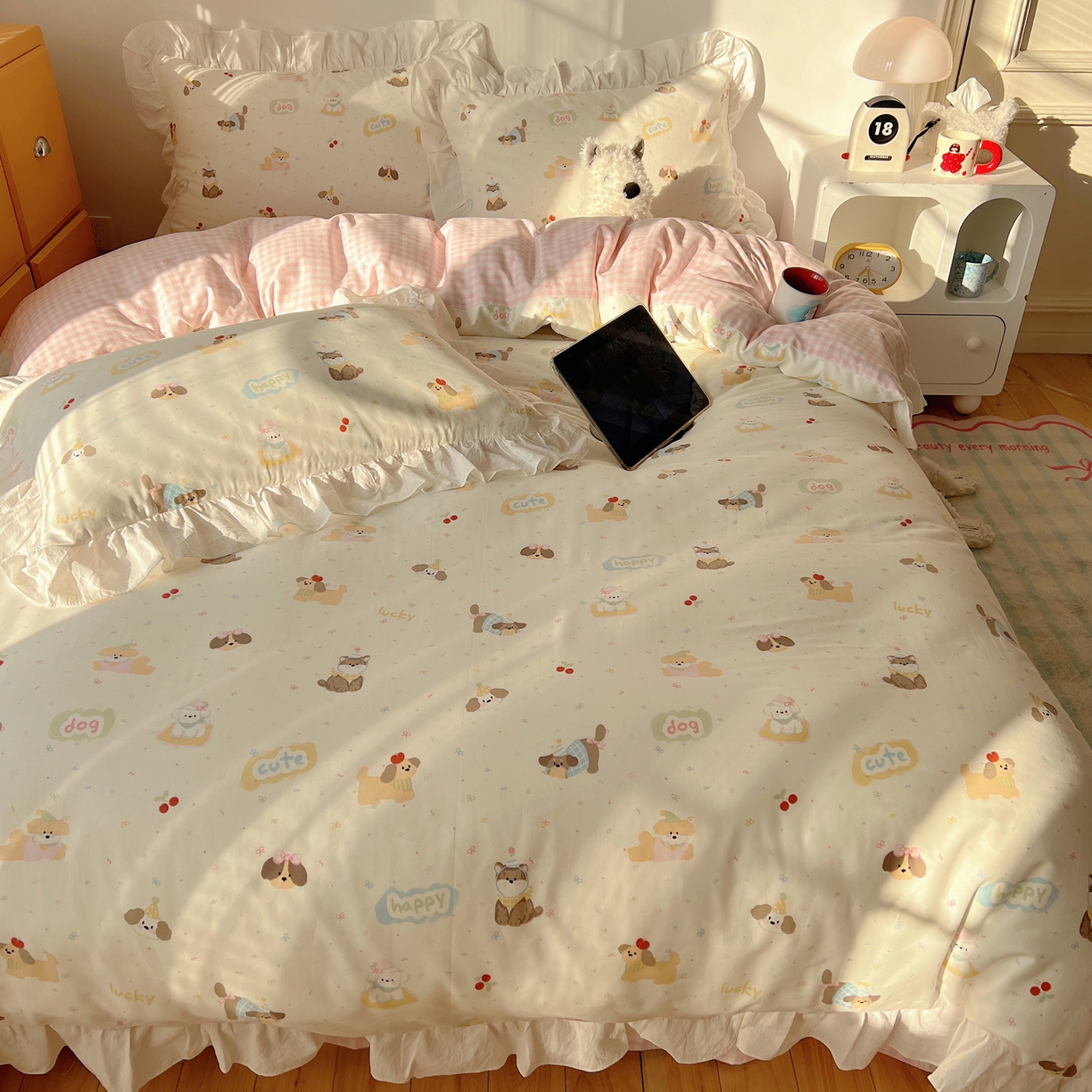 91家纺网 家纺一手货源 找家纺 六巷胡同 2026春夏新款韩系可爱风花边款卡通全棉四件套（第一系列） 花边汪星人派对