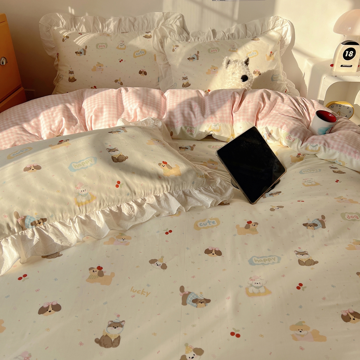 91家纺网 家纺一手货源 找家纺 六巷胡同 2026春夏新款韩系可爱风花边款卡通全棉四件套（第一系列） 花边汪星人派对