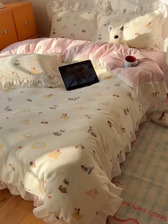 91家纺网 家纺一手货源 找家纺 六巷胡同 2026春夏新款韩系可爱风花边款卡通全棉四件套（第一系列） 花边汪星人派对