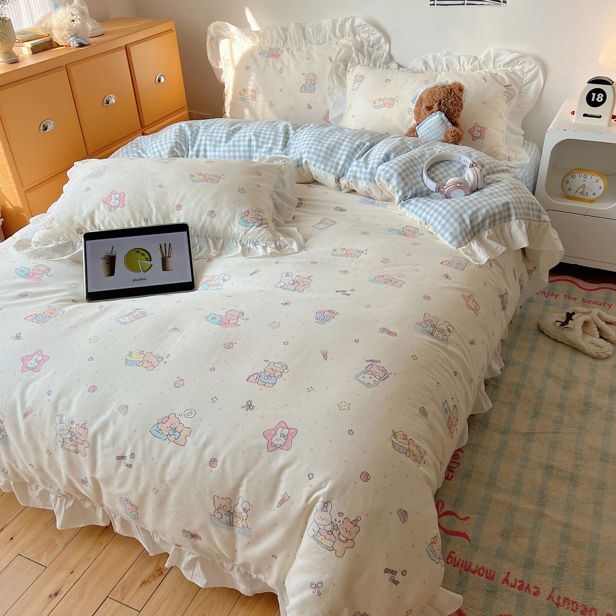 91家纺网 家纺一手货源 找家纺 六巷胡同 2026春夏新款韩系可爱风花边款卡通全棉四件套（第一系列） 花边小熊周末集