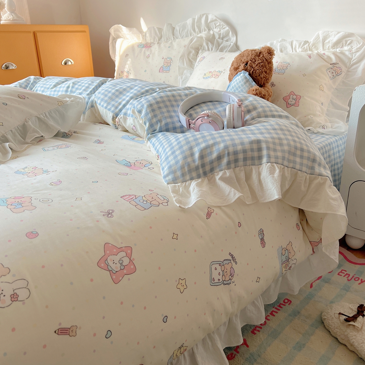 91家纺网 家纺一手货源 找家纺 六巷胡同 2026春夏新款韩系可爱风花边款卡通全棉四件套（第一系列） 花边小熊周末集