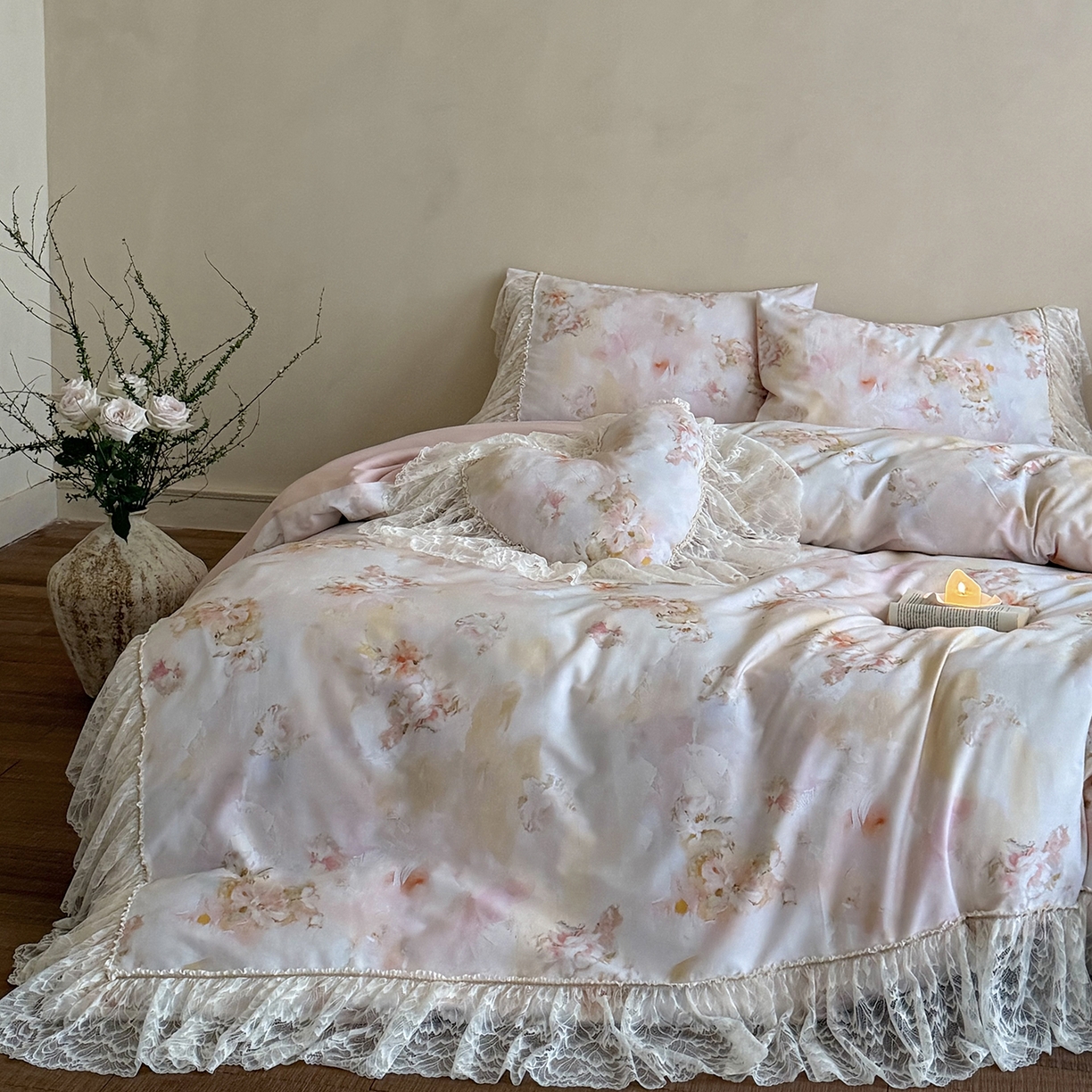 91家纺网 家纺一手货源 找家纺 （总）多乐娜 2026新款100S长绒棉磨毛法式浪漫风花边款四件套-浅梦花兮（会员-20，控价:最低358/378起）