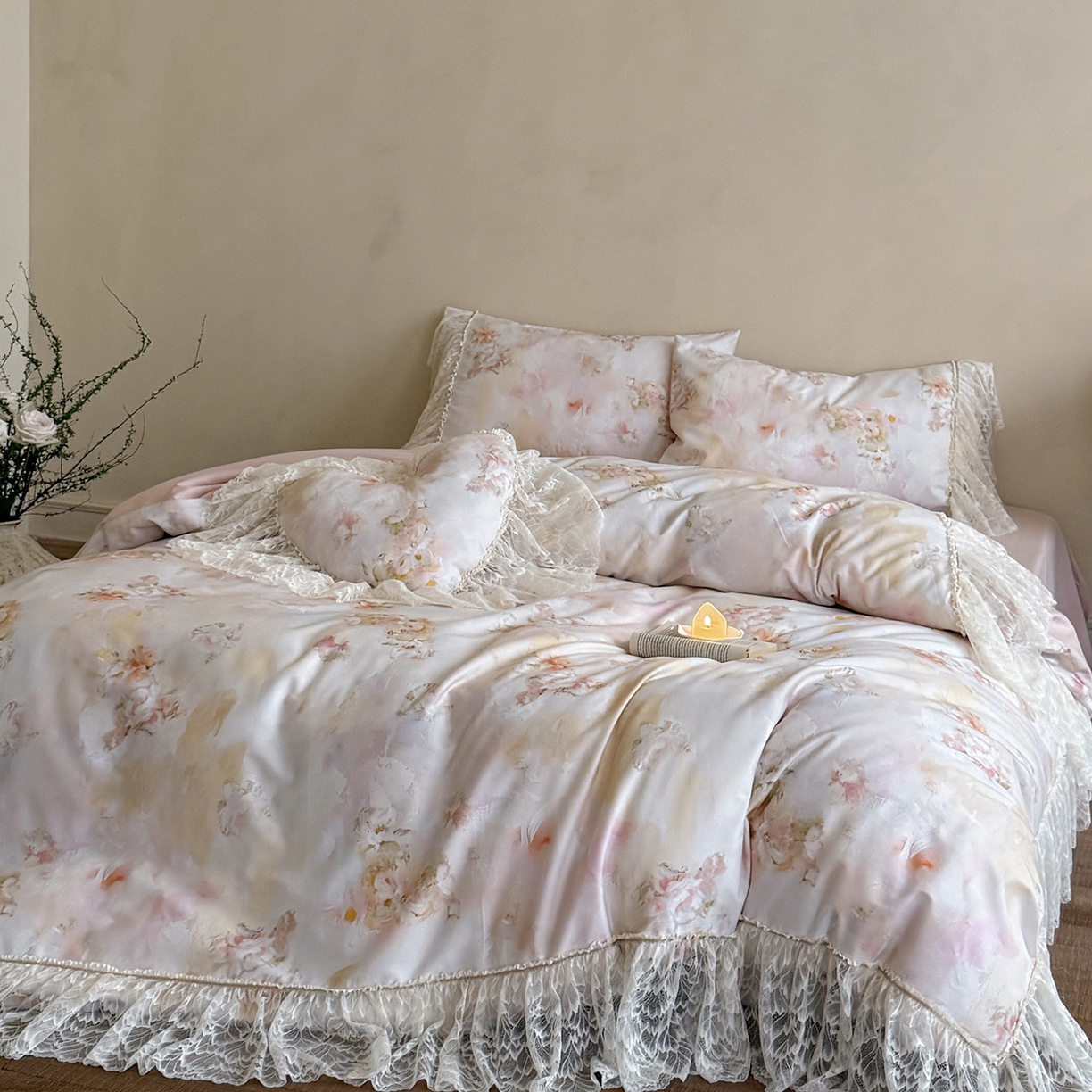 91家纺网 家纺一手货源 找家纺 （总）多乐娜 2026新款100S长绒棉磨毛法式浪漫风花边款四件套-浅梦花兮（会员-20，控价:最低358/378起）