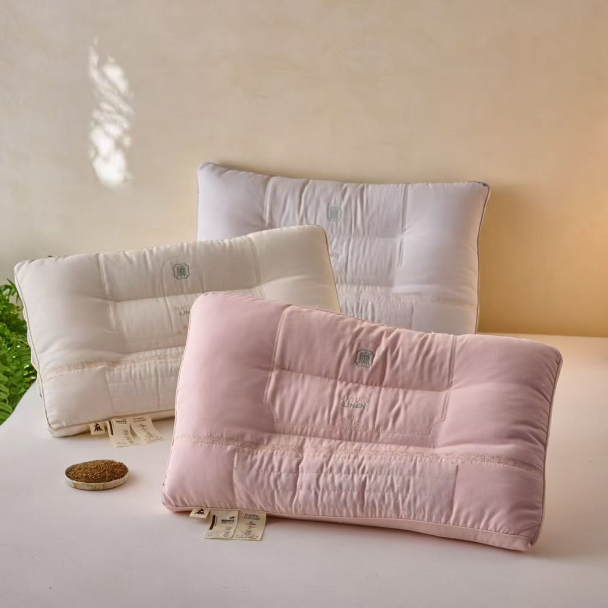 91家纺网 家纺一手货源 找家纺 （总）剑桥枕业 2025新款锦麻金丝楠木护颈保健枕芯定型护颈枕头