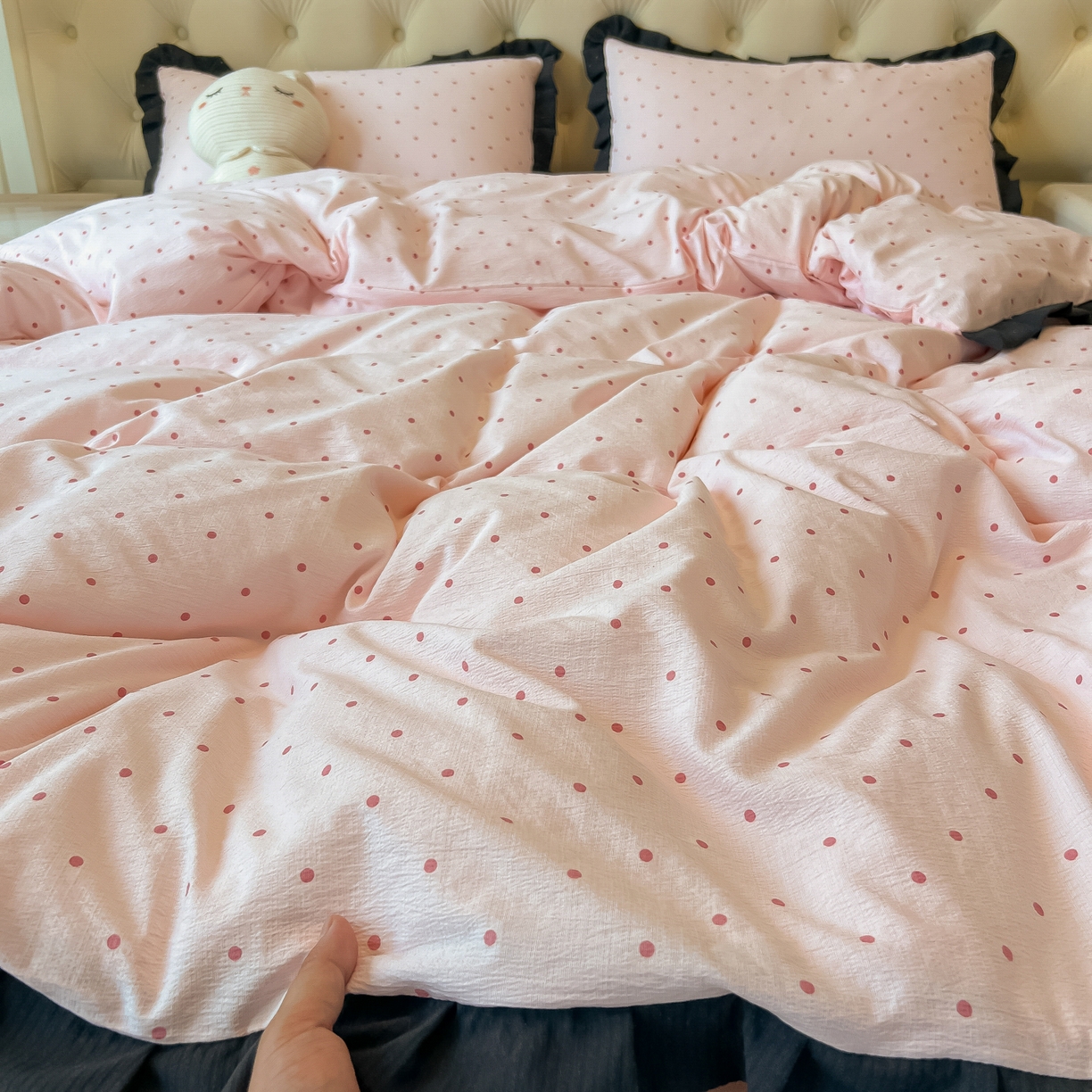 91家纺网 家纺一手货源 找家纺 韩巢家纺 2026新款黑色花边款四件套 红深粉波点【黑皱皱花边款】