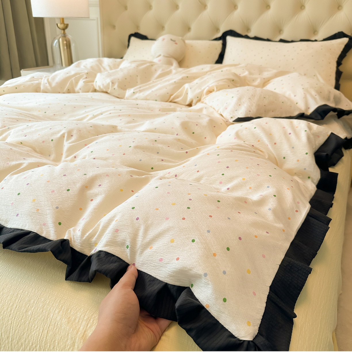 91家纺网 家纺一手货源 找家纺 韩巢家纺 2026新款黑色花边款四件套 波点世界【黑皱皱花边款】