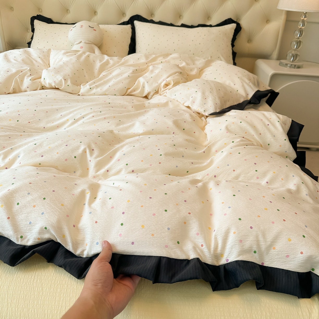 91家纺网 家纺一手货源 找家纺 韩巢家纺 2026新款黑色花边款四件套 波点世界【黑皱皱花边款】