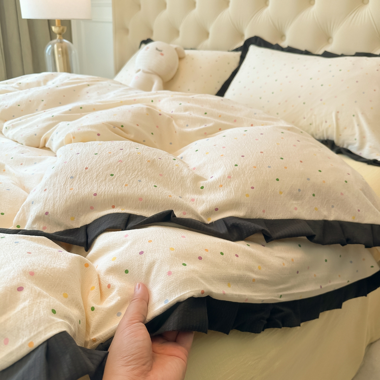 91家纺网 家纺一手货源 找家纺 韩巢家纺 2026新款黑色花边款四件套 波点世界【黑皱皱花边款】