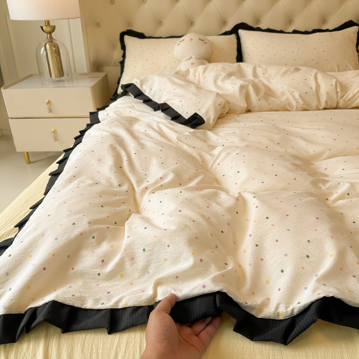 91家纺网 家纺一手货源 找家纺 韩巢家纺 2026新款黑色花边款四件套 波点世界【黑皱皱花边款】