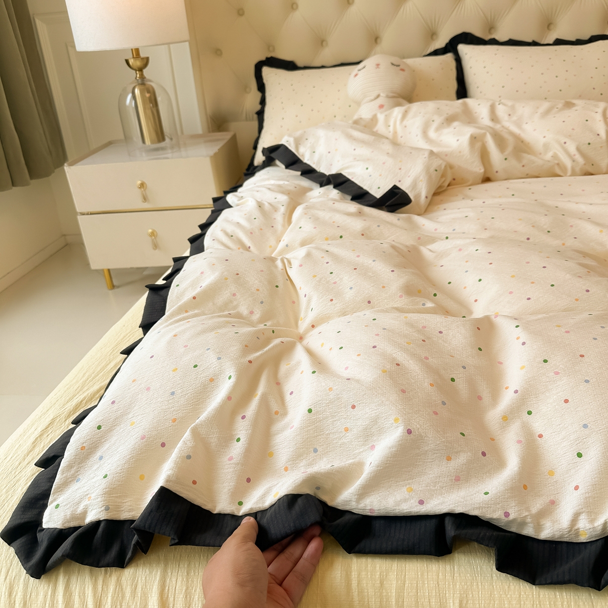 91家纺网 家纺一手货源 找家纺 韩巢家纺 2026新款黑色花边款四件套 波点世界【黑皱皱花边款】