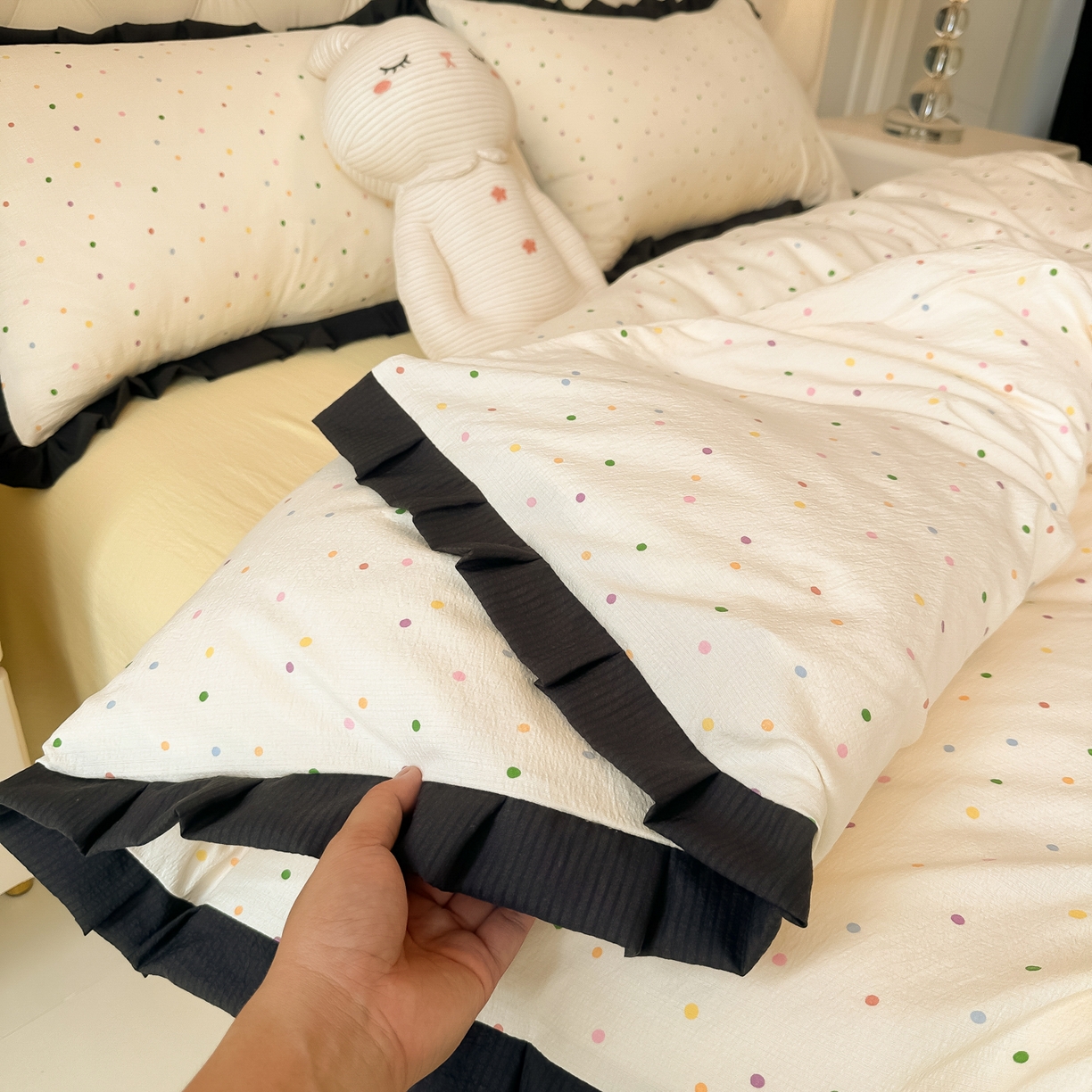 91家纺网 家纺一手货源 找家纺 韩巢家纺 2026新款黑色花边款四件套 波点世界【黑皱皱花边款】