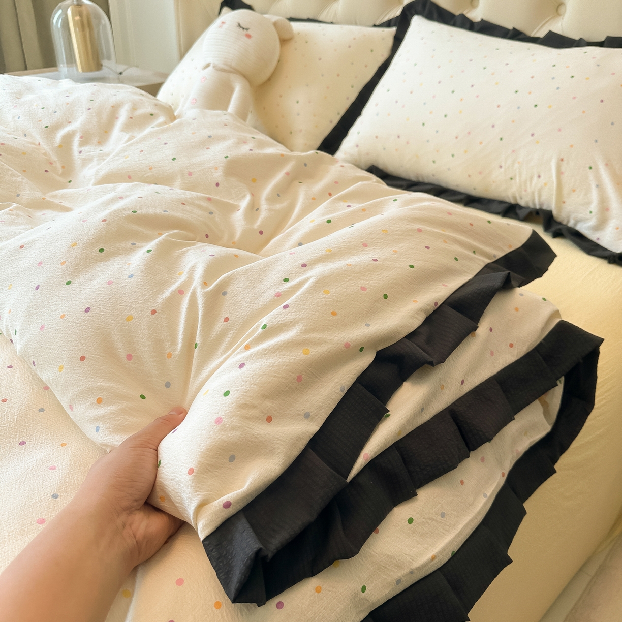 91家纺网 家纺一手货源 找家纺 韩巢家纺 2026新款黑色花边款四件套 波点世界【黑皱皱花边款】