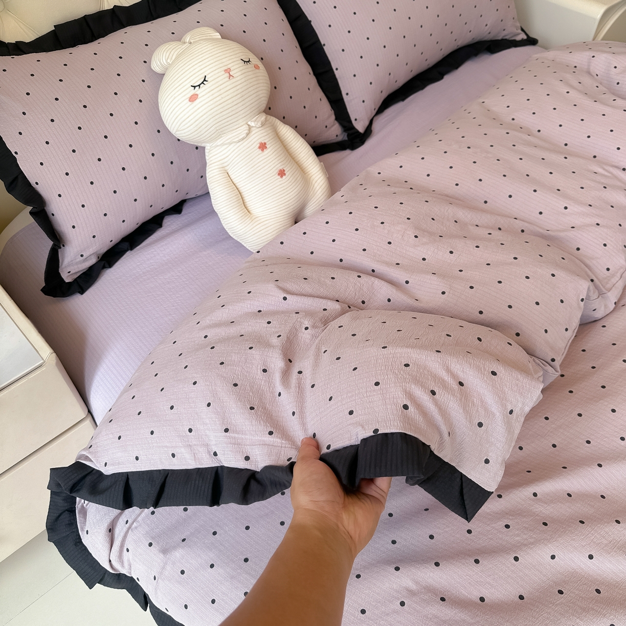 91家纺网 家纺一手货源 找家纺 韩巢家纺 2026新款黑色花边款四件套 黑丁香紫波点【黑皱皱花边款】